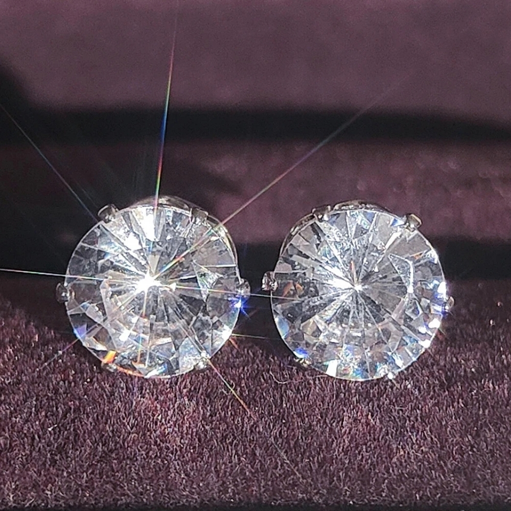 Lovely 2ct Round Diamond Earrings